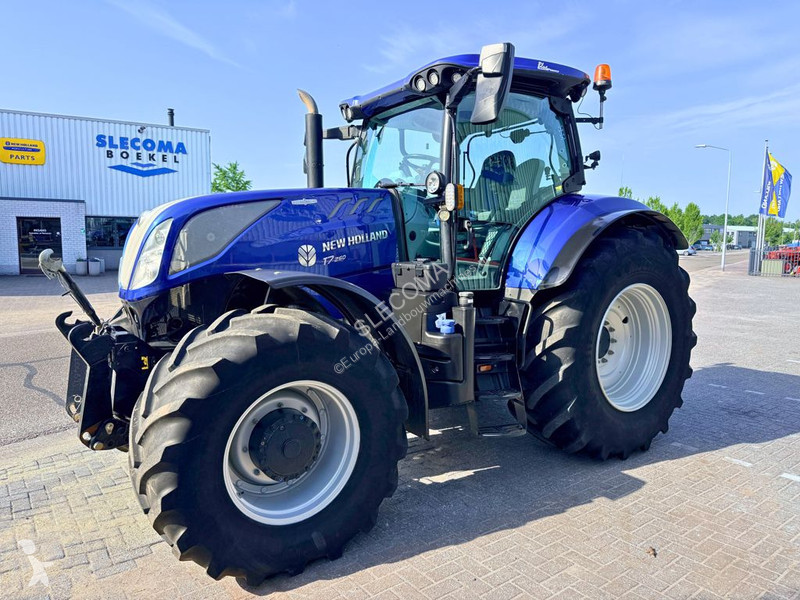 New Holland T7.260 AC Stage V Blue Power tractor