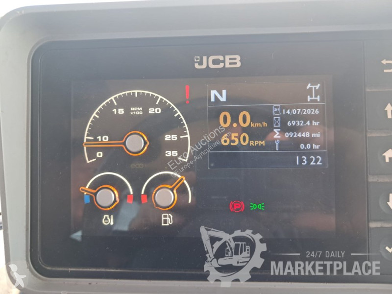 Сільськогосподарський трактор JCB FASTRAC 4220