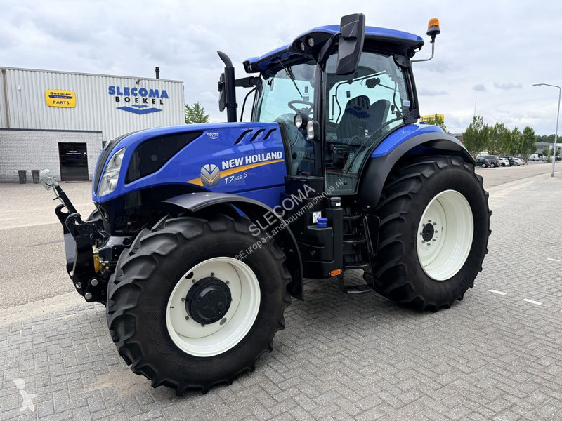 New Holland T7.165S Range Command tractor