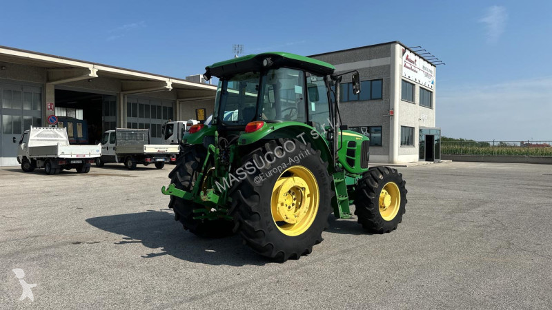 Tractor agrícola John Deere 6100D