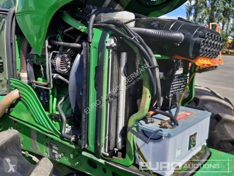 Zemědělský traktor John Deere 6330