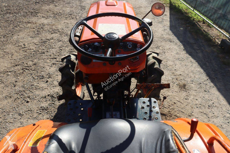 Tractor Kubota B7001