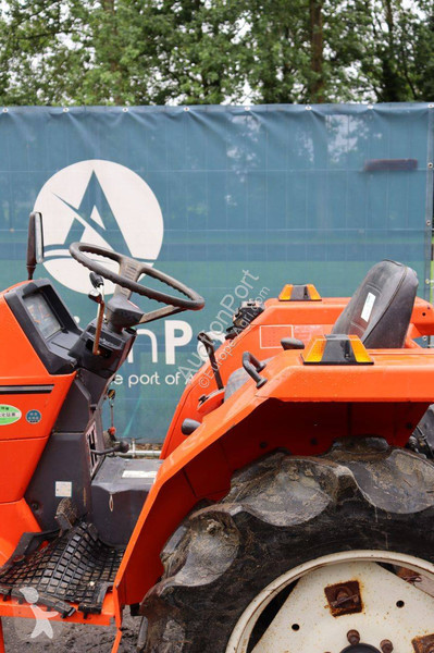 جرار زراعي Kubota Sunshine L1-215