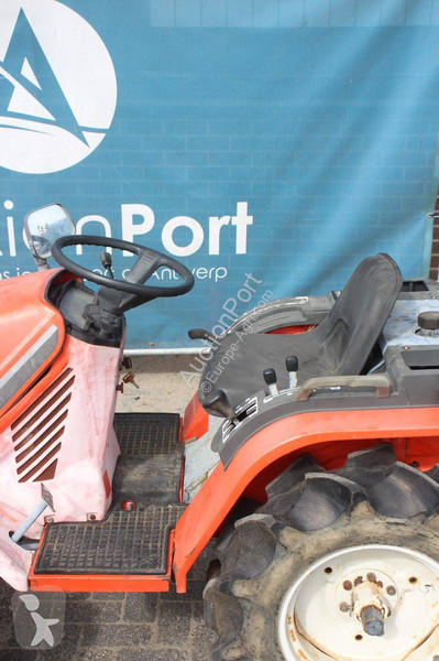 Сільськогосподарський трактор Kubota A-14