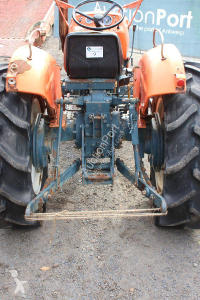 Сільськогосподарський трактор Kubota L2601