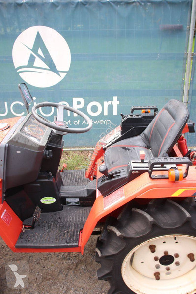 Сільськогосподарський трактор Yanmar F165D