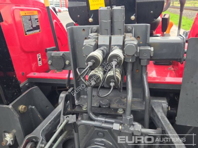 Tractor Mahindra 8560