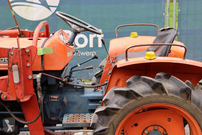 Kubota L2000DT tractor