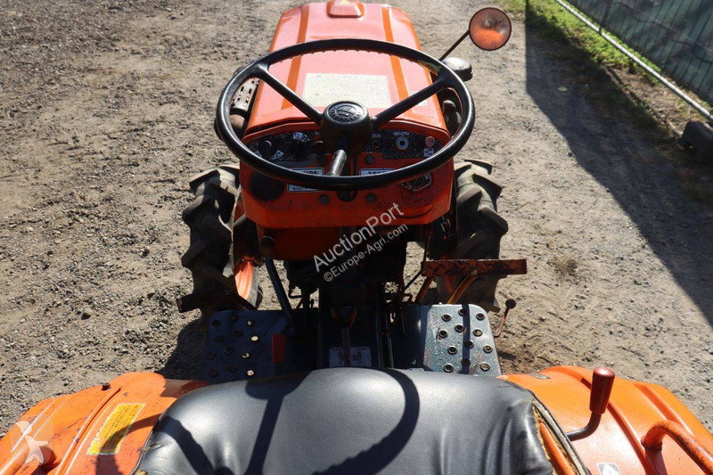 Kubota B7001 tractor