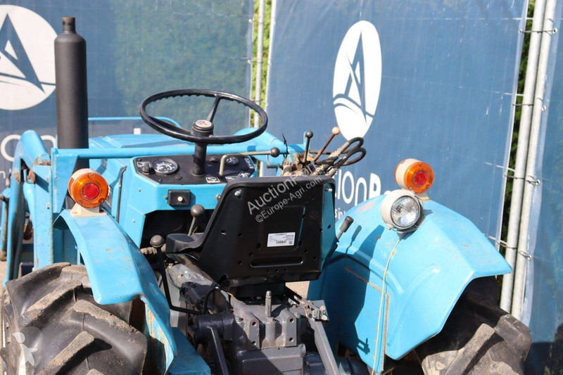 Tractor agrícola Mitsubishi D2000