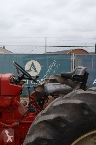 Tractor agrícola International 523