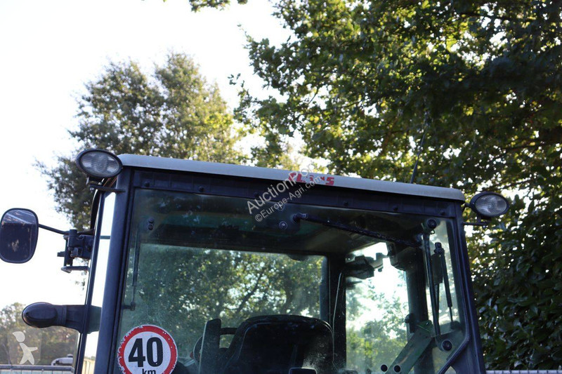 Tractor agrícola Claas 340 AXOS