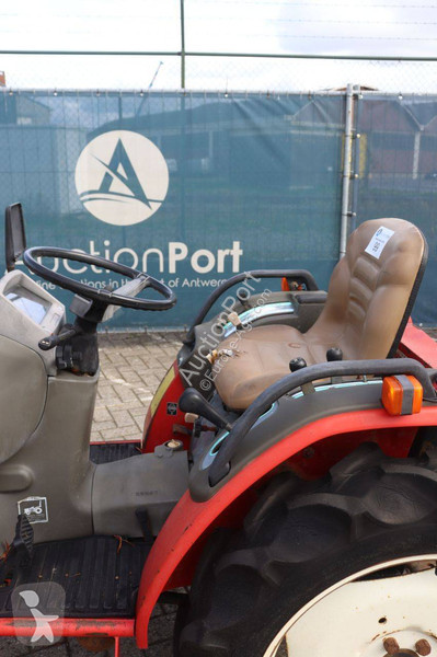 Tractor agrícola Yanmar F220D