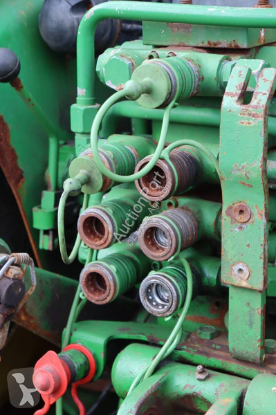 Tractor agrícola John Deere 5615 V