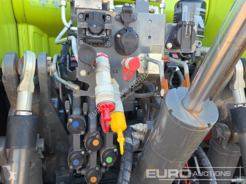 Tracteur agricole Claas Axion 810 CMATIC