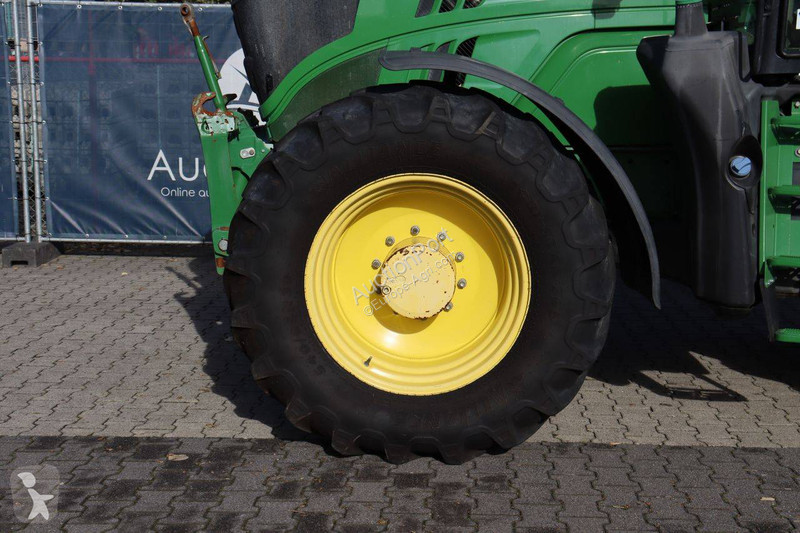 Zemědělský traktor John Deere 6195R