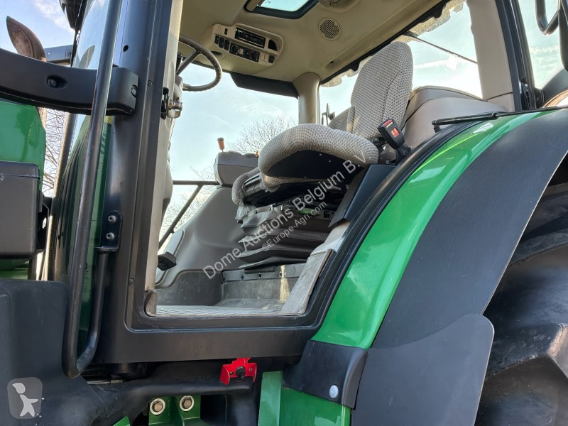 Zemědělský traktor John Deere 6210R