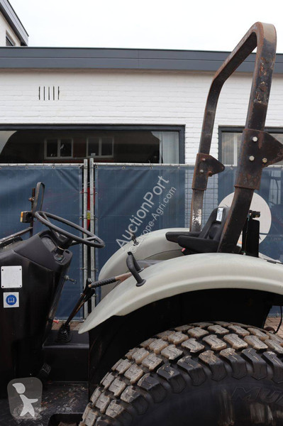 Tractor Branson YT0-404