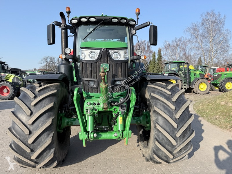 Tracteur agricole John Deere 6215R