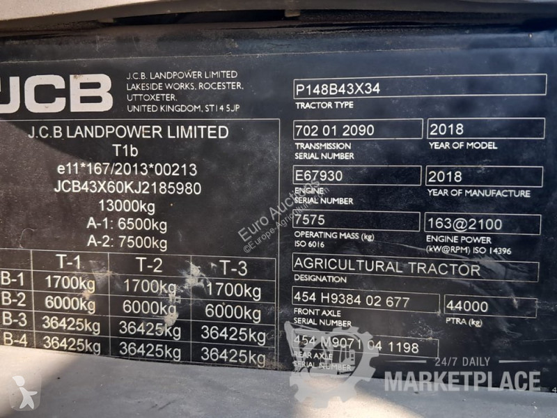 Сільськогосподарський трактор JCB FASTRAC 4220
