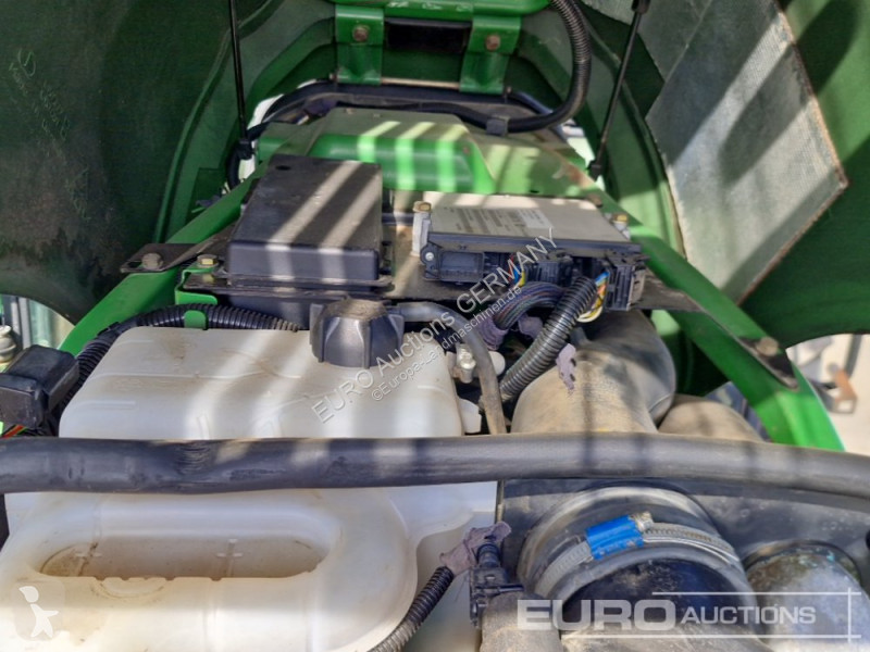 Zemědělský traktor John Deere 6330