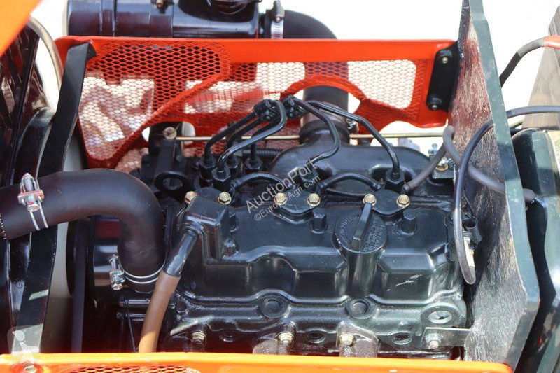 Сільськогосподарський трактор Kubota B7001