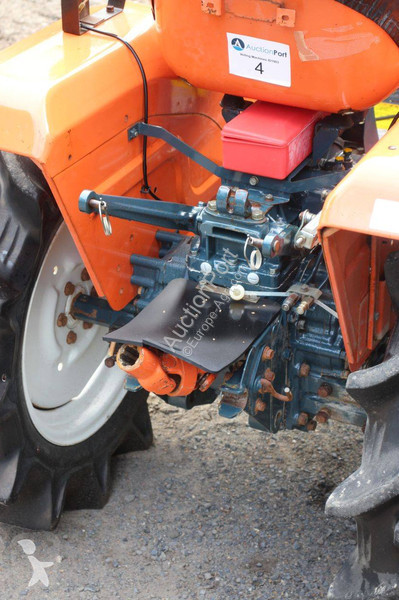 Сільськогосподарський трактор Kubota B1500DT
