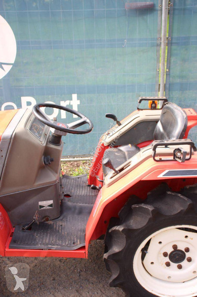 Сільськогосподарський трактор Yanmar F-6