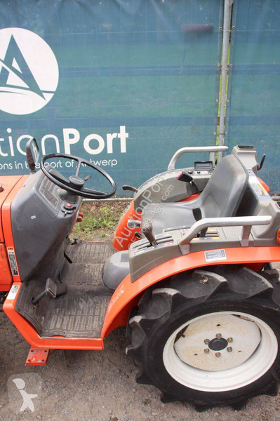 Сільськогосподарський трактор Kubota Granbia GB20
