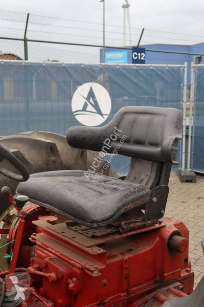 Tractor agrícola International 523