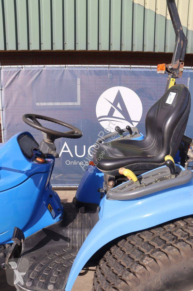 Tracteur agricole New Holland Boomer 2030