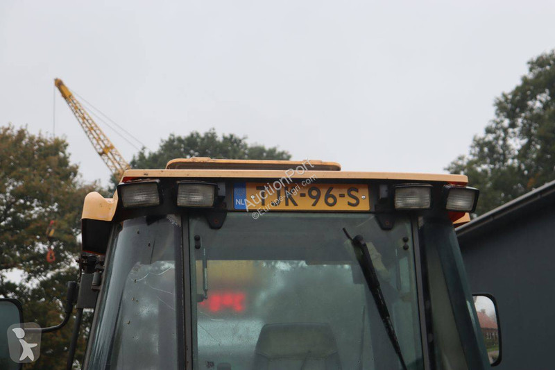 Zemědělský traktor JCB Fastrac 1135