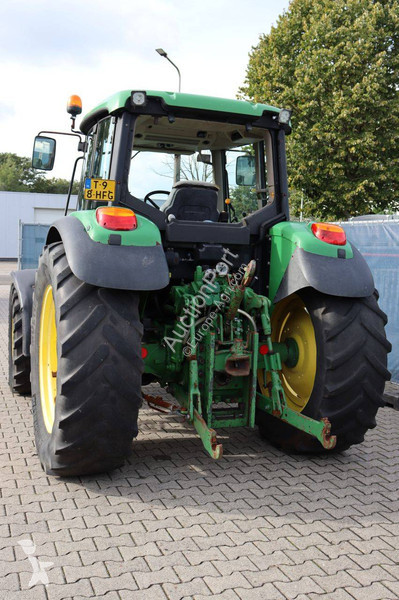 Zemědělský traktor John Deere 6320