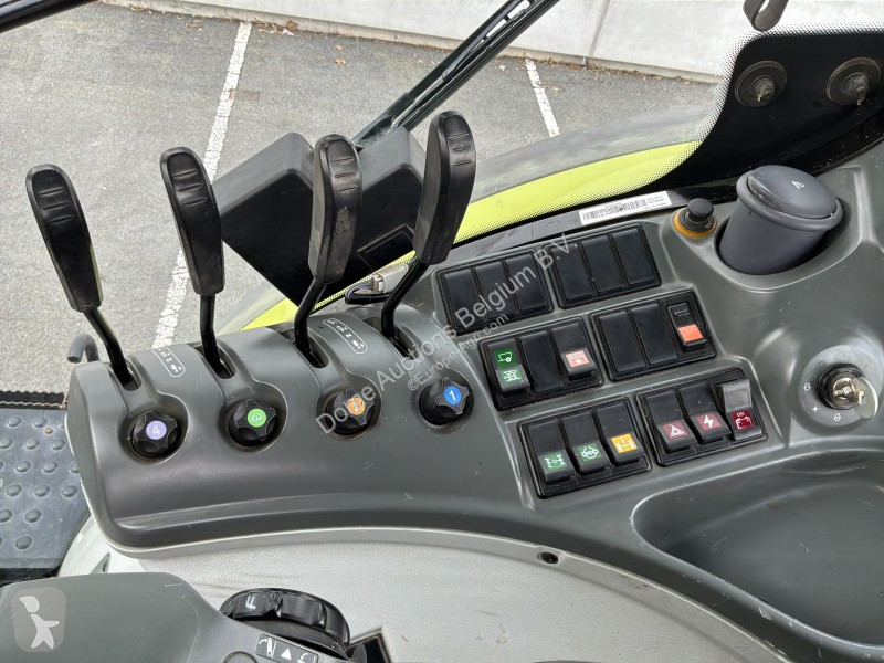 Zemědělský traktor Claas 830 Axion