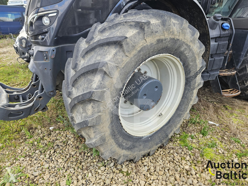 Tractor Valtra