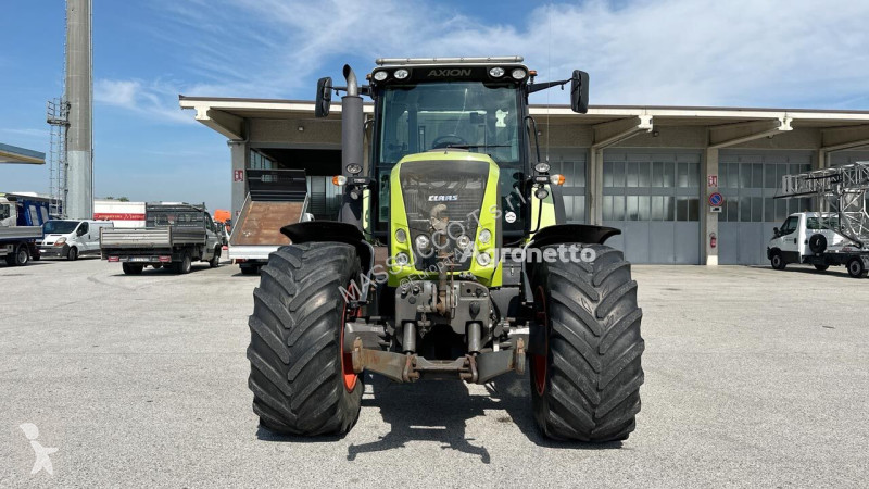 Tractor agrícola Claas AXION 810