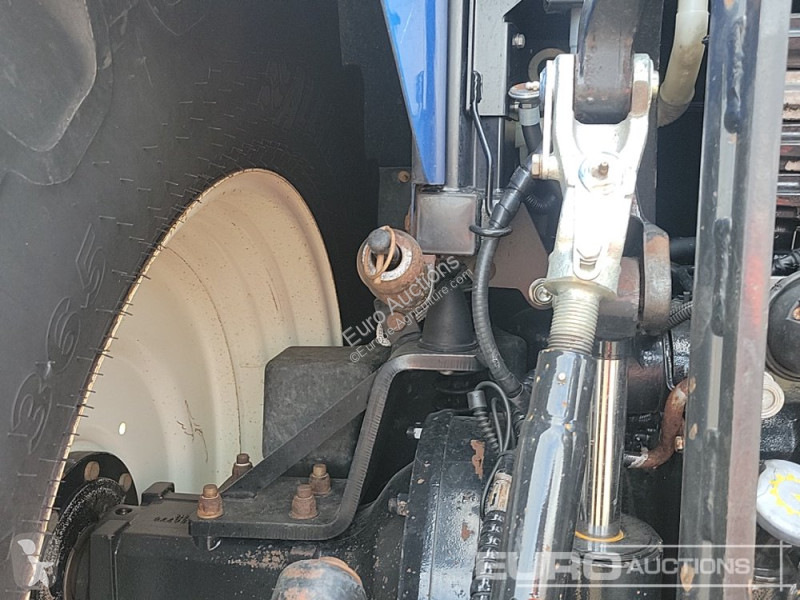 جرار زراعي  T7.225