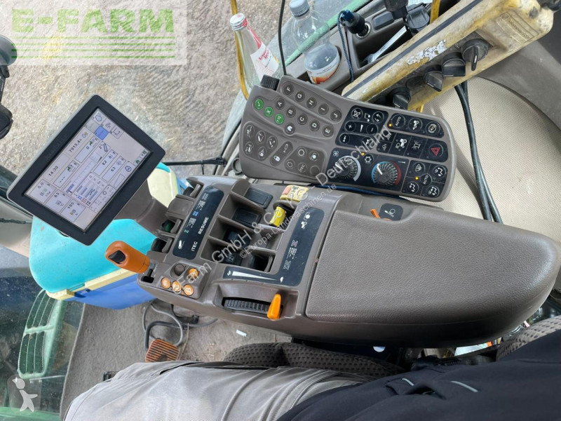 Lantbrukstraktor John Deere 7215R