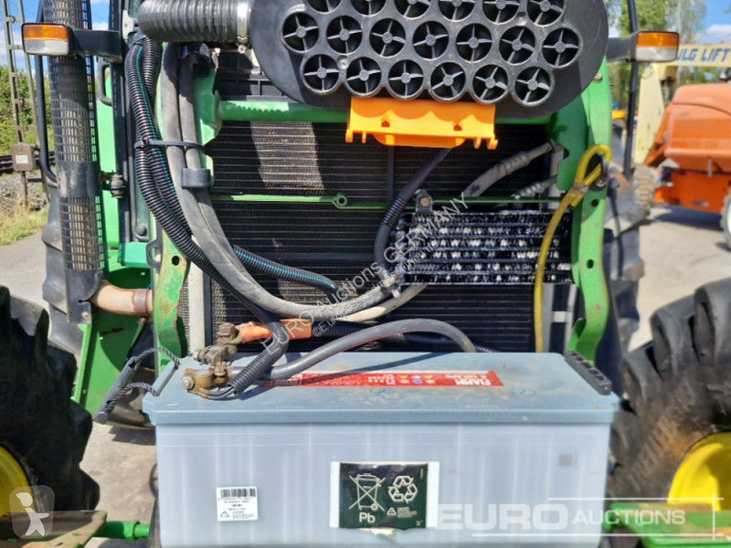 Zemědělský traktor John Deere 6330