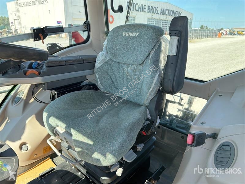 Сільськогосподарський трактор Fendt 828 Vario
