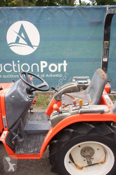 Сільськогосподарський трактор Kubota GB15