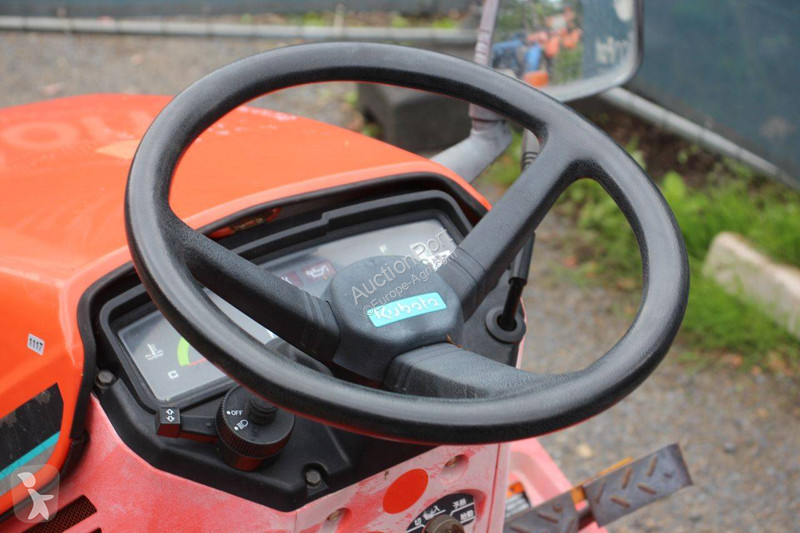 Сільськогосподарський трактор Kubota B52