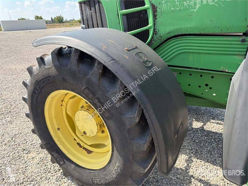 Tractor John Deere 6930 4WD Tractor