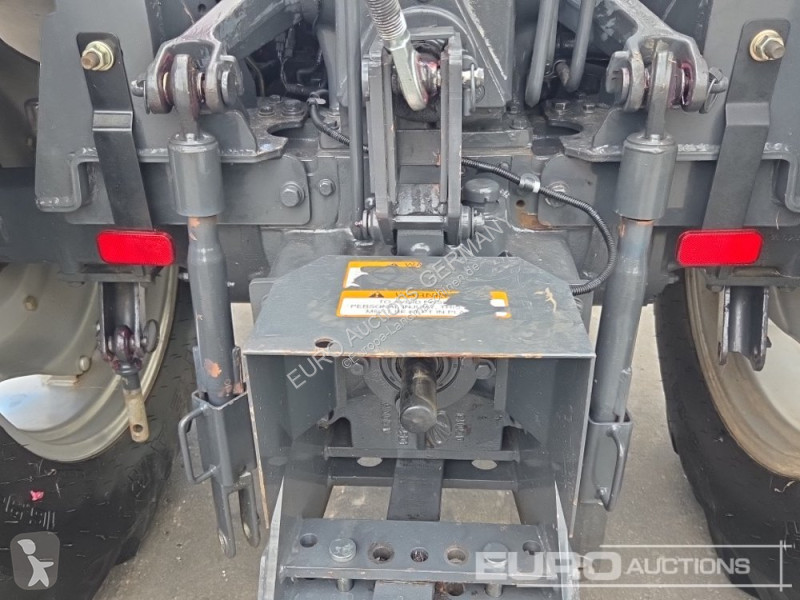 Tractor Mahindra 8560