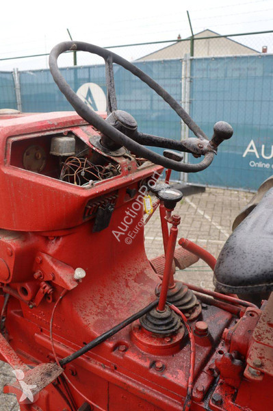 Tractor agrícola International 523