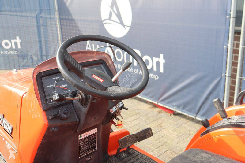 Tractor Kubota Saturn X-24