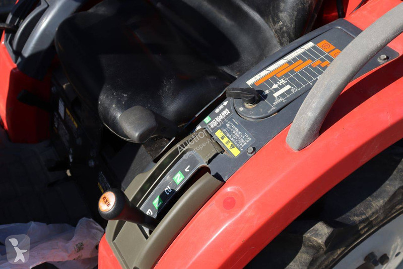 Tracteur agricole Mitsubishi MTZ20