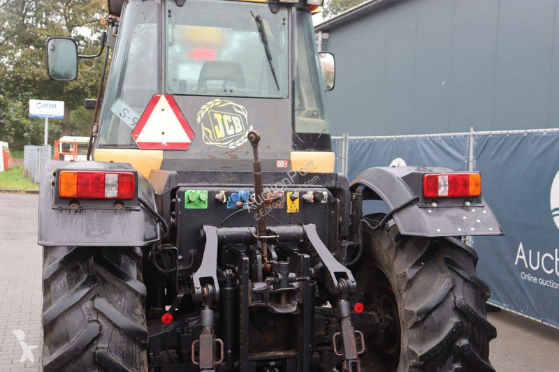 Zemědělský traktor JCB Fastrac 1135