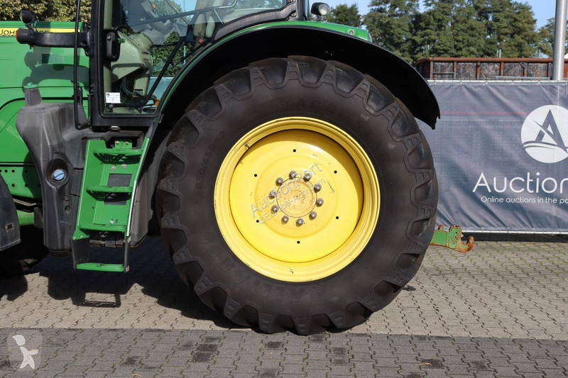 Zemědělský traktor John Deere 6195R