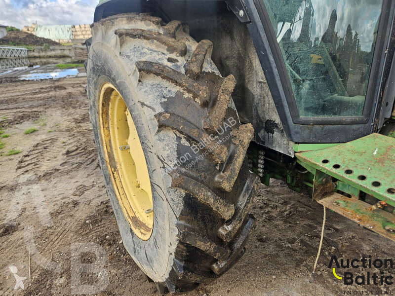 Zemědělský traktor John Deere 3640